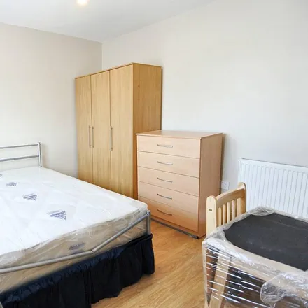 Image 2 - Wakemans Hill Avenue, London, NW9 0UR, United Kingdom - Apartment for rent