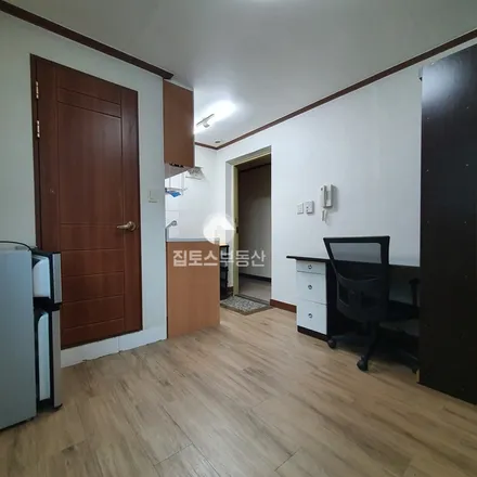 Rent this studio apartment on 서울특별시 관악구 봉천동 1620-43