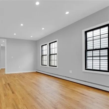 Image 2 - 1434 East 98th Street, New York, NY 11236, USA - Townhouse for rent