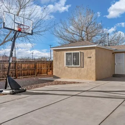 Image 2 - 2337 San Francisco Road Northwest, Albuquerque, NM 87104, USA - House for sale