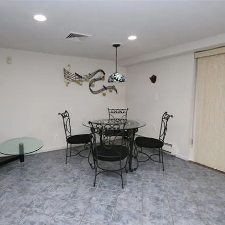 Image 3 - 194-02 87th Road, New York, NY 11423, USA - Apartment for rent