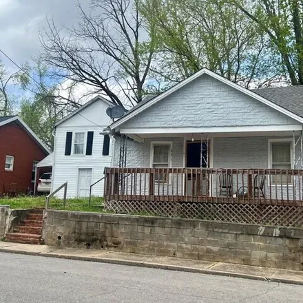 Buy this 2 bed house on 687 Hodge Street in Madisonville, KY 42431