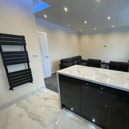 Image 4 - 20 Hawkswood Crescent, Leeds, LS5 3PG, United Kingdom - Apartment for rent