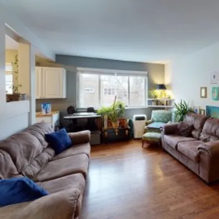 Buy this 3 bed apartment on #3n,1432 West Rosemont Avenue in Edgewater, Chicago