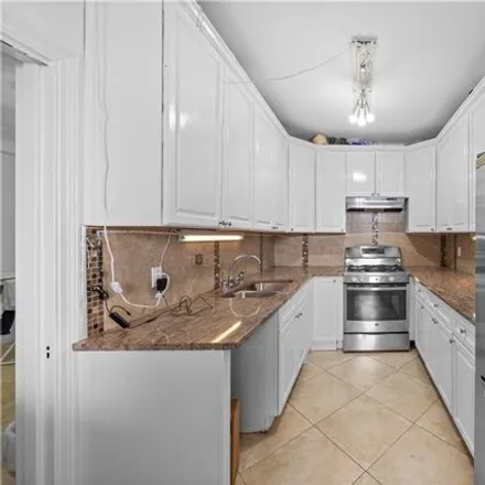 Image 4 - 602 Avenue T Apt 6D, Brooklyn, New York, 11223 - Apartment for sale
