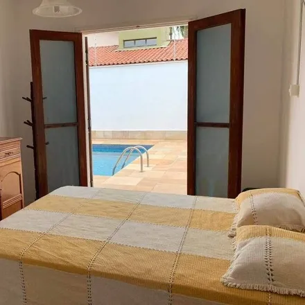 Rent this 4 bed house on Rua Manoel Brazil Camargo in Jardim Continental, Marília - SP
