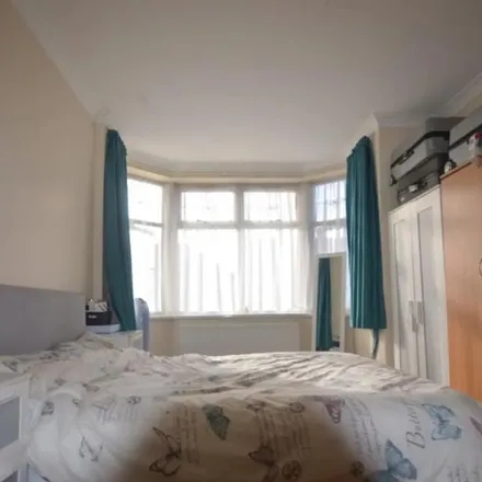 Rent this 3 bed apartment on Beattyville Gardens in London, IG6 1JW