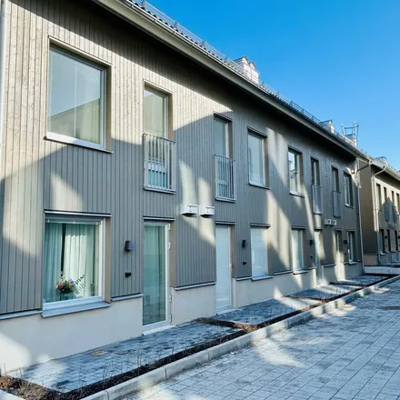 Rent this 2 bed apartment on Gamla Stadens Krukmakeri in Rademachergatan 52, 633 42 Eskilstuna