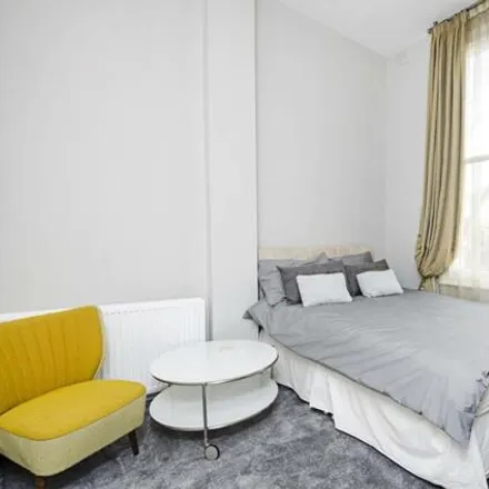 Image 3 - 12a Sutherland Avenue, London, W9 2HE, United Kingdom - Apartment for rent