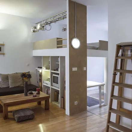 Rent this 2 bed apartment on 39 Rue Lesdiguières in 38000 Grenoble, France