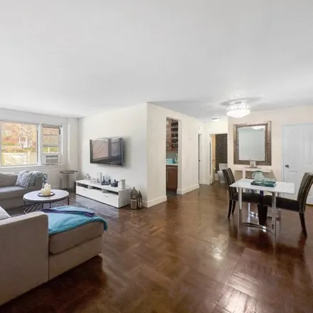 Image 3 - 3725 Henry Hudson Parkway West, New York, NY 10463, USA - Apartment for sale
