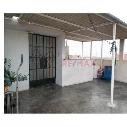 Buy this 2studio house on Avenida 12 de Octubre in San Martín de Porres, Lima Metropolitan Area 15031