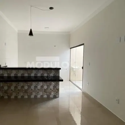 Rent this 3 bed house on Avenida Alexandrino Alves Vieira in Santa Rosa, Uberlândia - MG