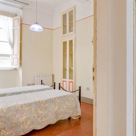 Rent this 2 bed townhouse on Lucca
