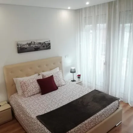 Rent this 1 bed apartment on Rua Santo Ildefonso 434 in 4000-472 Porto, Portugal