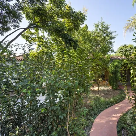 Image 2 - 2674 Locksley Place, Los Angeles, CA 90039, USA - House for sale