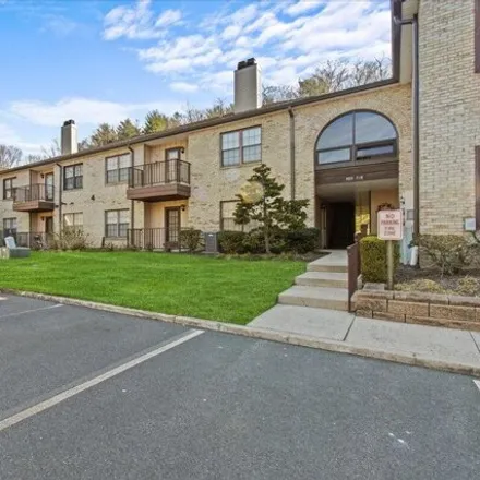 Image 2 - 102 Kinnoll Hill Court, Strathmore, Aberdeen Township, NJ 07747, USA - Condo for rent