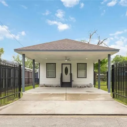Buy this 3 bed house on 1472 East 32½ Street in Houston, TX 77022