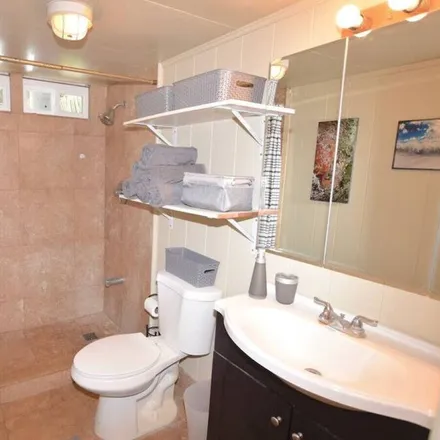Rent this 2 bed house on Haleiwa