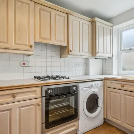 Image 7 - Windmill Road, Chiswick High Road, London, W4 1PJ, United Kingdom - Apartment for rent