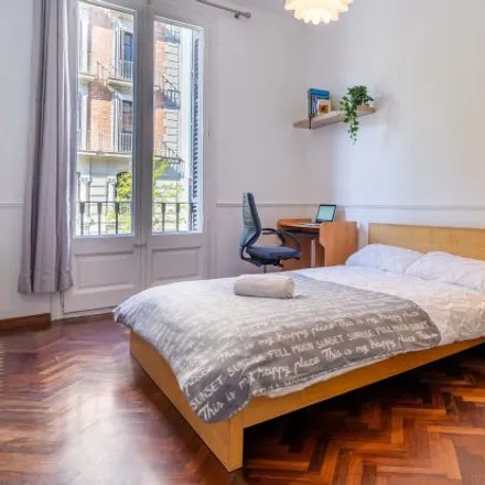 Rent this 2 bed room on 레몬하우스 in Carrer de Balmes, 52