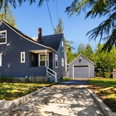 Buy this 5 bed house on 6231 Southeast Flavel Street in Portland, OR 97206