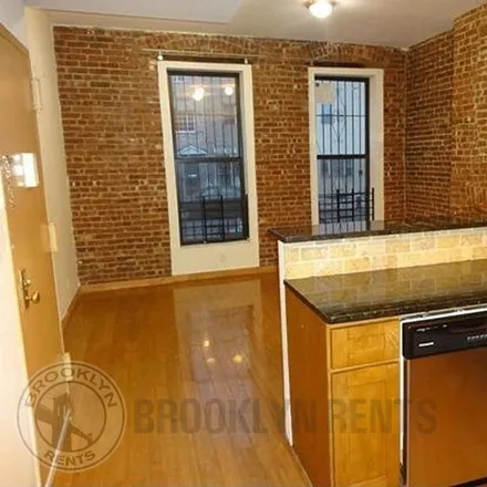 Image 5 - 102 Patchen Avenue, New York, NY 11221, USA - Townhouse for sale