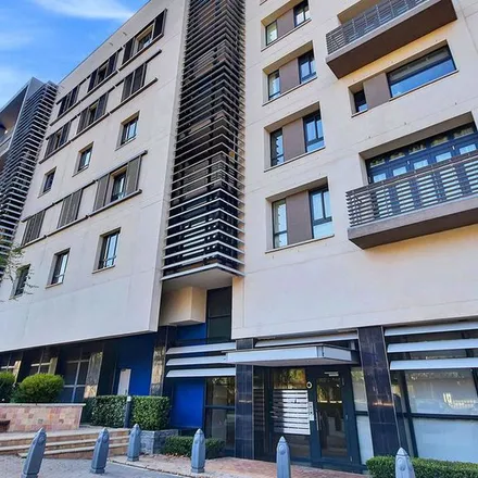 Image 2 - Engen, Corlett Drive, Johannesburg Ward 74, Rosebank, 2076, South Africa - Apartment for rent