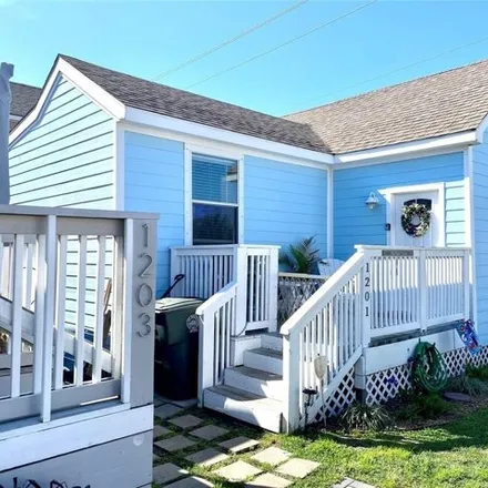 Rent this 2 bed house on 1105 Avenue L in Galveston, TX 77550