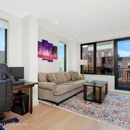 Image 8 - 738 Grand Street, New York, NY 11206, USA - Apartment for sale