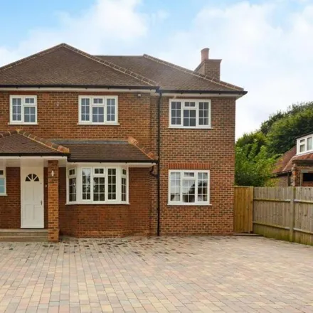 Rent this 5 bed house on Manor Way in Guildford, GU2 7RW
