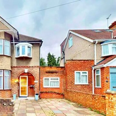 Buy this 4 bed duplex on Park View Road in Southall, Great London