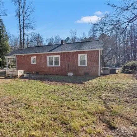 Image 3 - 2561 West Dixon Boulevard, Shelby, NC 28152, USA - House for sale