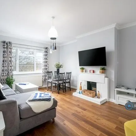 Rent this 2 bed apartment on Great North Road in London, N2 0NL