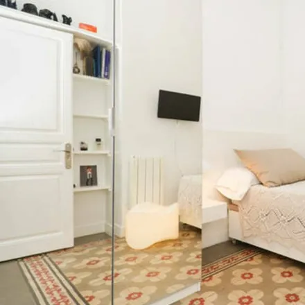 Rent this 4 bed room on Carrer del Consell de Cent in 445, 08001 Barcelona