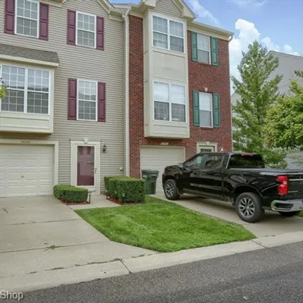 Buy this 3 bed condo on Dominion Circle in Sterling Heights, MI 48310