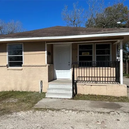 Buy this 3 bed house on 3159 Delia Street in Houston, TX 77026