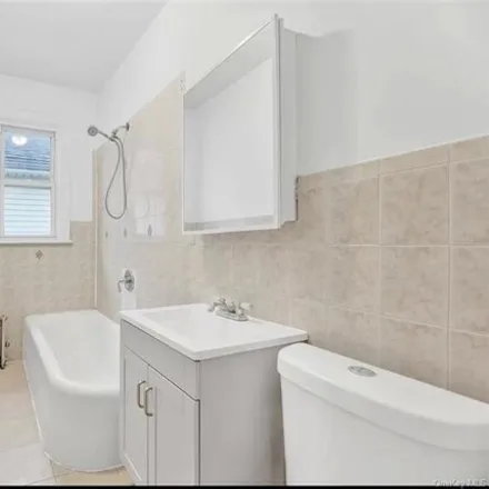 Image 3 - 4362 Edson Ave Unit 2, New York, 10466 - House for rent