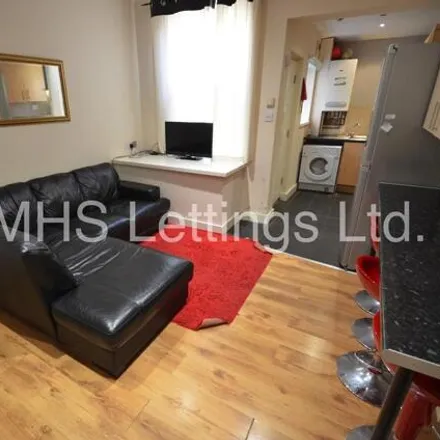 Image 3 - Hartley Grove, Leeds, LS6 2LD, United Kingdom - House for rent