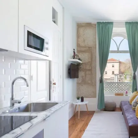 Rent this 1 bed apartment on Miradouro das Fontaínhas in Alameda das Fontaínhas, 4000-422 Porto
