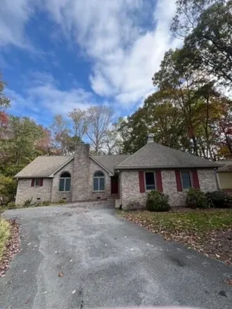 Rent this 3 bed house on 3904 Anderson Pike in Signal Mountain, Tennessee