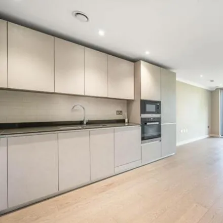 Rent this 2 bed apartment on Great North Way in London, NW4 1AU