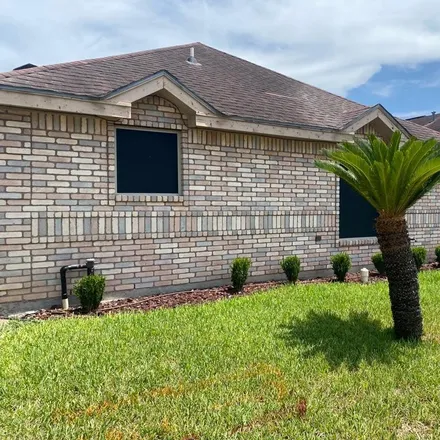 Buy this studio duplex on 198 South Palm Drive in Palm Heights Colonia, Pharr