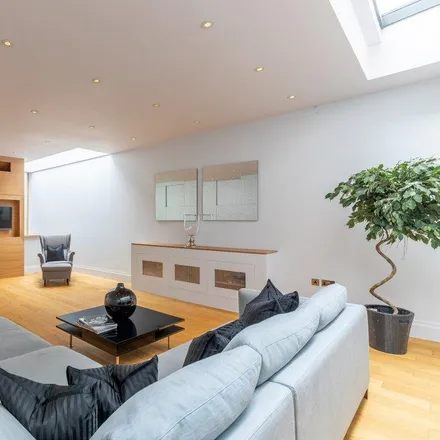 Rent this 4 bed townhouse on 88 Horseferry Road in Westminster, London