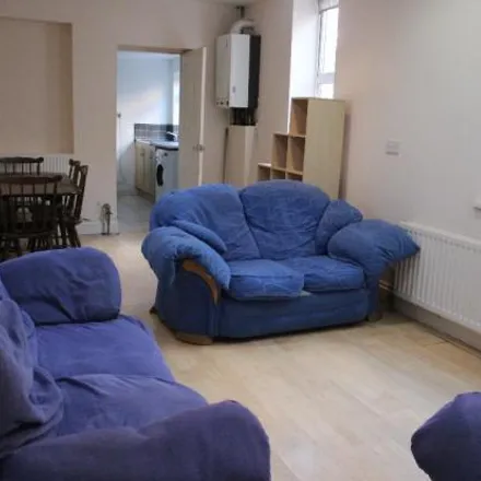 Rent this 6 bed townhouse on Cavendish Place in Newcastle upon Tyne, NE2 2NE