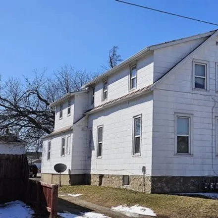 Buy this studio house on 1342 Day Street in Green Bay, WI 54302