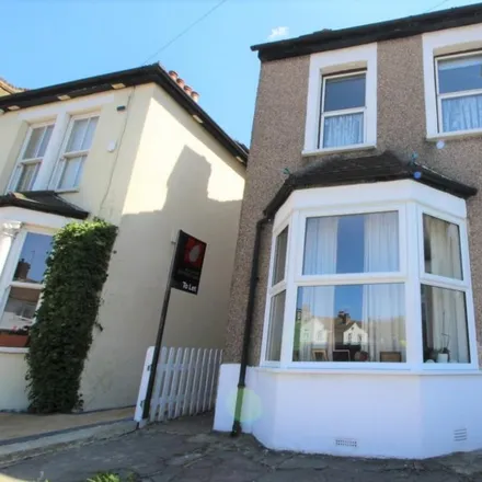 Rent this 3 bed townhouse on Erith Road in London, DA7 6BJ