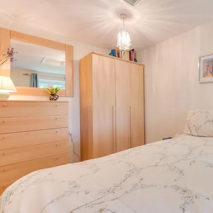 Rent this 2 bed duplex on Madron in TR20 8YN, United Kingdom