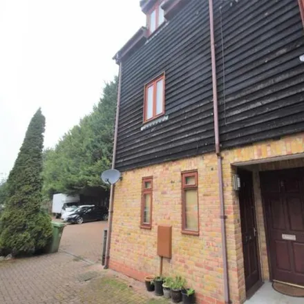 Rent this 1 bed townhouse on Platform 2 in Wickham Close, Newington