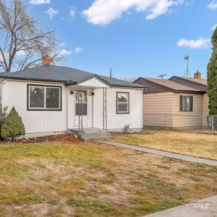 Buy this 3 bed house on 166 Parkhurst Drive in Caldwell, ID 83605